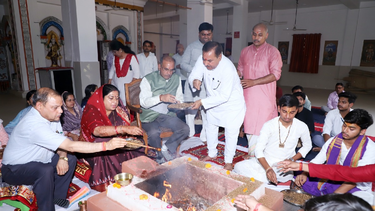 Kanpur News : भारत विजय के लिए महाचण्डी यज्ञ और श्रीदुर्गा सप्तशती के मंत्रों से गूंजा सीएसजेएमयू