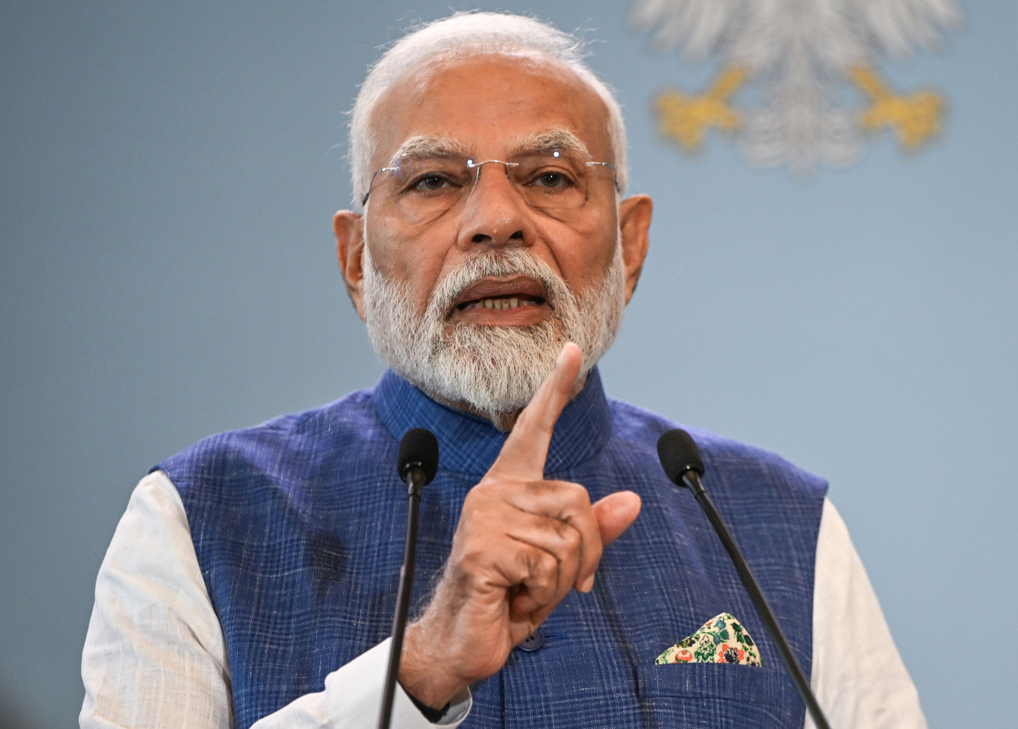 पीएम की भावुकता देख भूल गए शहीद का दर्जा देने की मांग