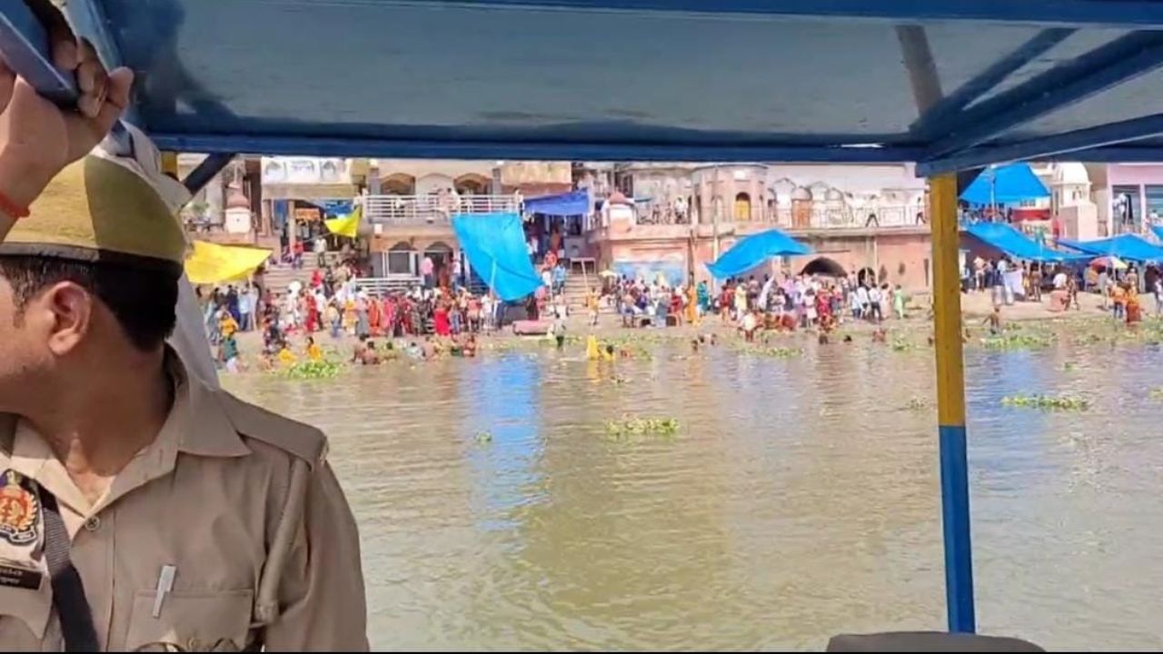 गंगा के इसी घाट पर हुआ हादसा।