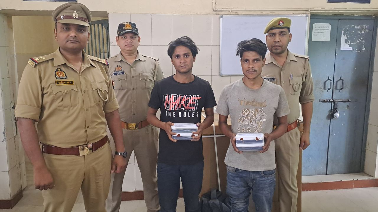पुलिस की गिरफ्त में आए बदमाश।
