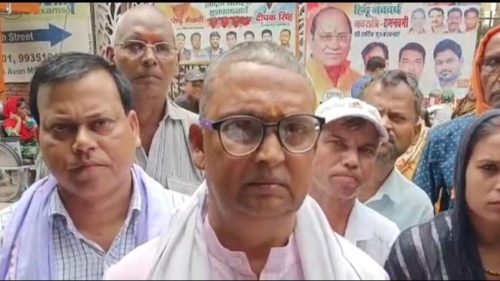जानकारी देते राष्ट्रीय दिव्यांग पार्टी के अध्यक्ष वीरेंद्र कुमार।
