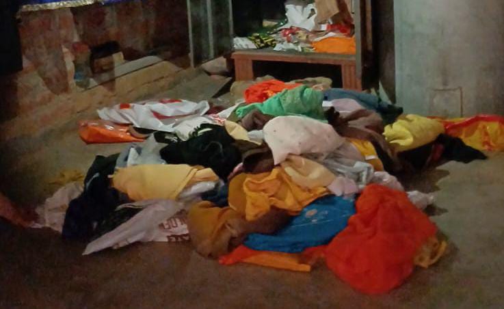 दो घरों से लाखों का सामान समेट ले गये चोर