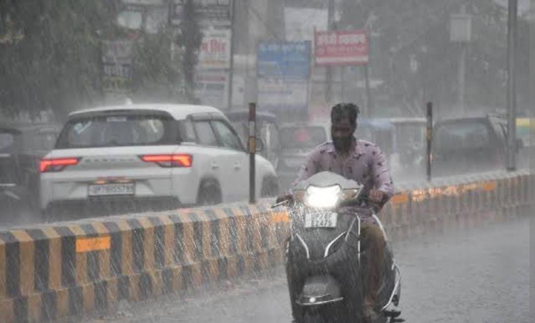 देर शाम हुई झमाझम बारिश से राहत खुली नगर निगम की पोल