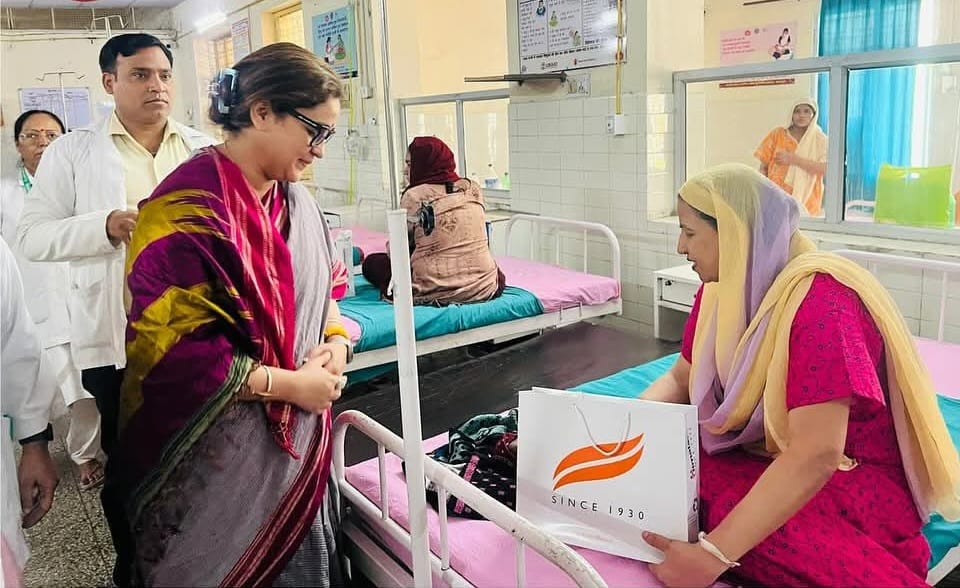 महिला बंदियों की समस्याएं सुनी जेल में रोपा सिंदूर-रुद्राक्ष का पौधा