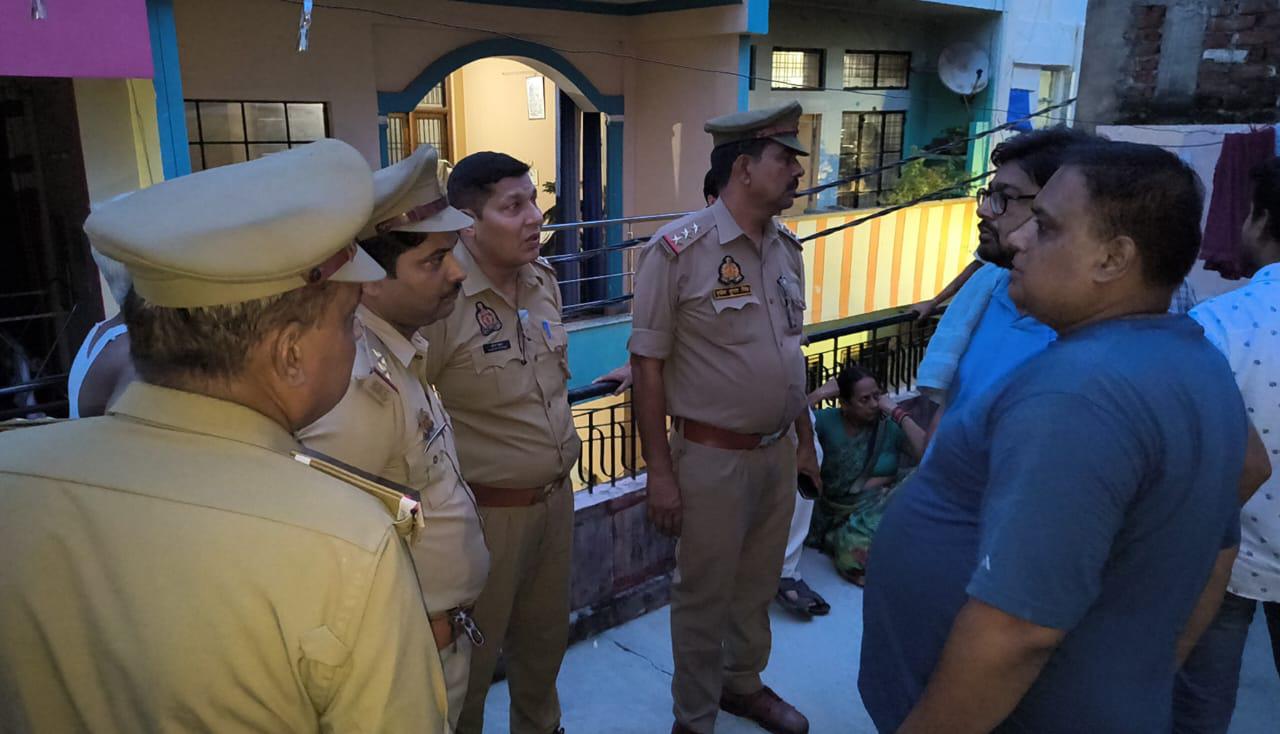 महिला की दिन दहाड़े हत्या कर लूटपाट