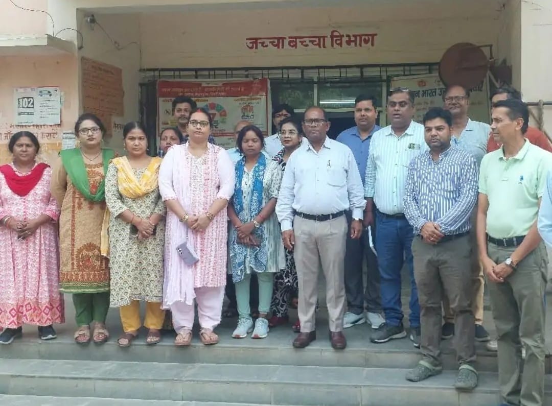 CHC के निरीक्षण में गायब मिले एक दर्जन कर्मचारी