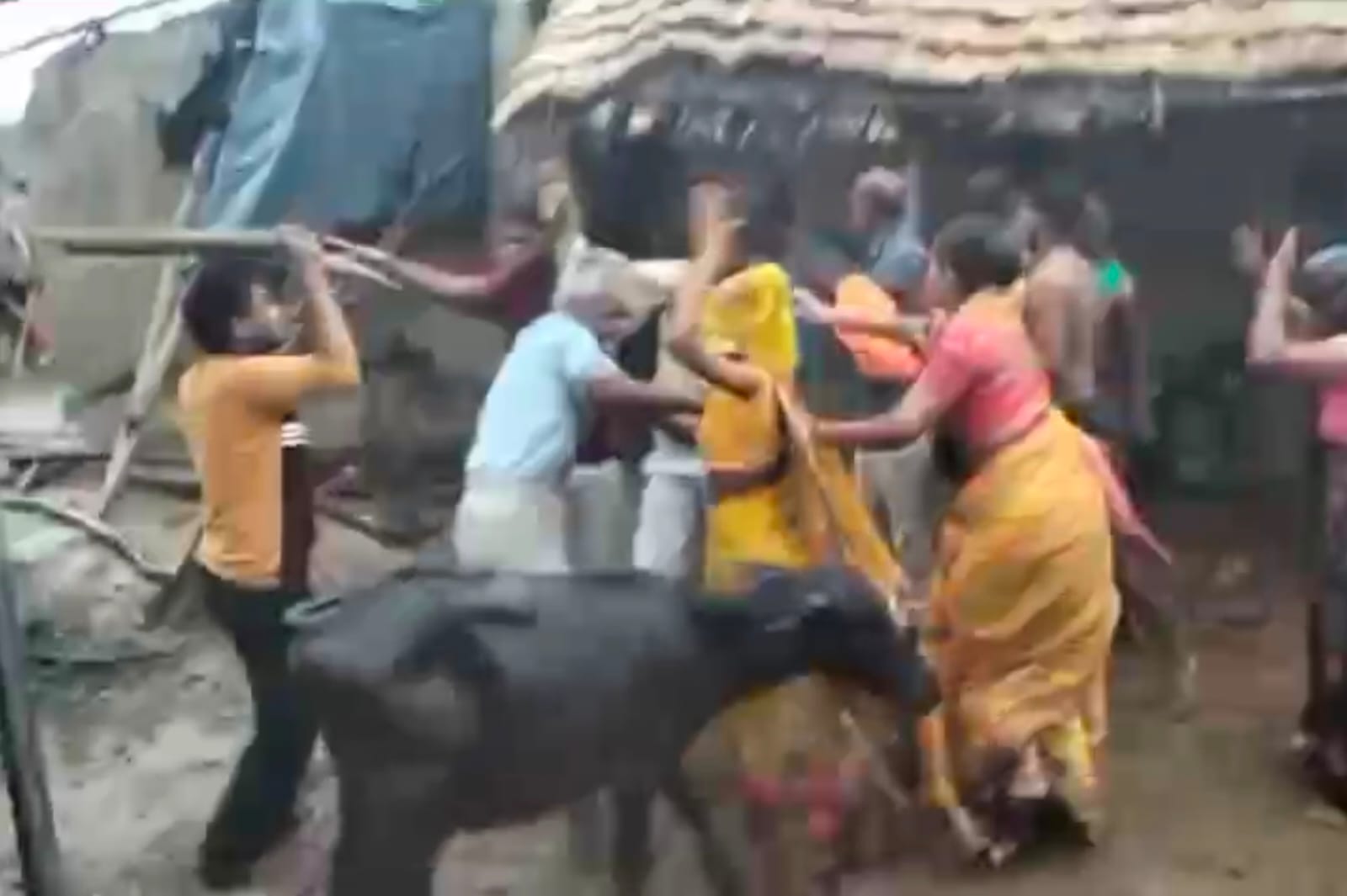 बहन के घर त्योहारी लेकर गए भाई-भौजाई को पीटा