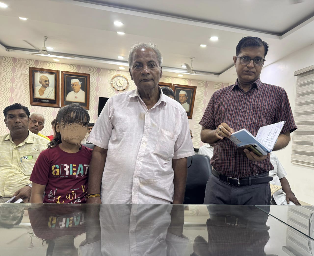 डीएम के जनता दर्शन में बदल गई मासूम कशिश की जिंदगी