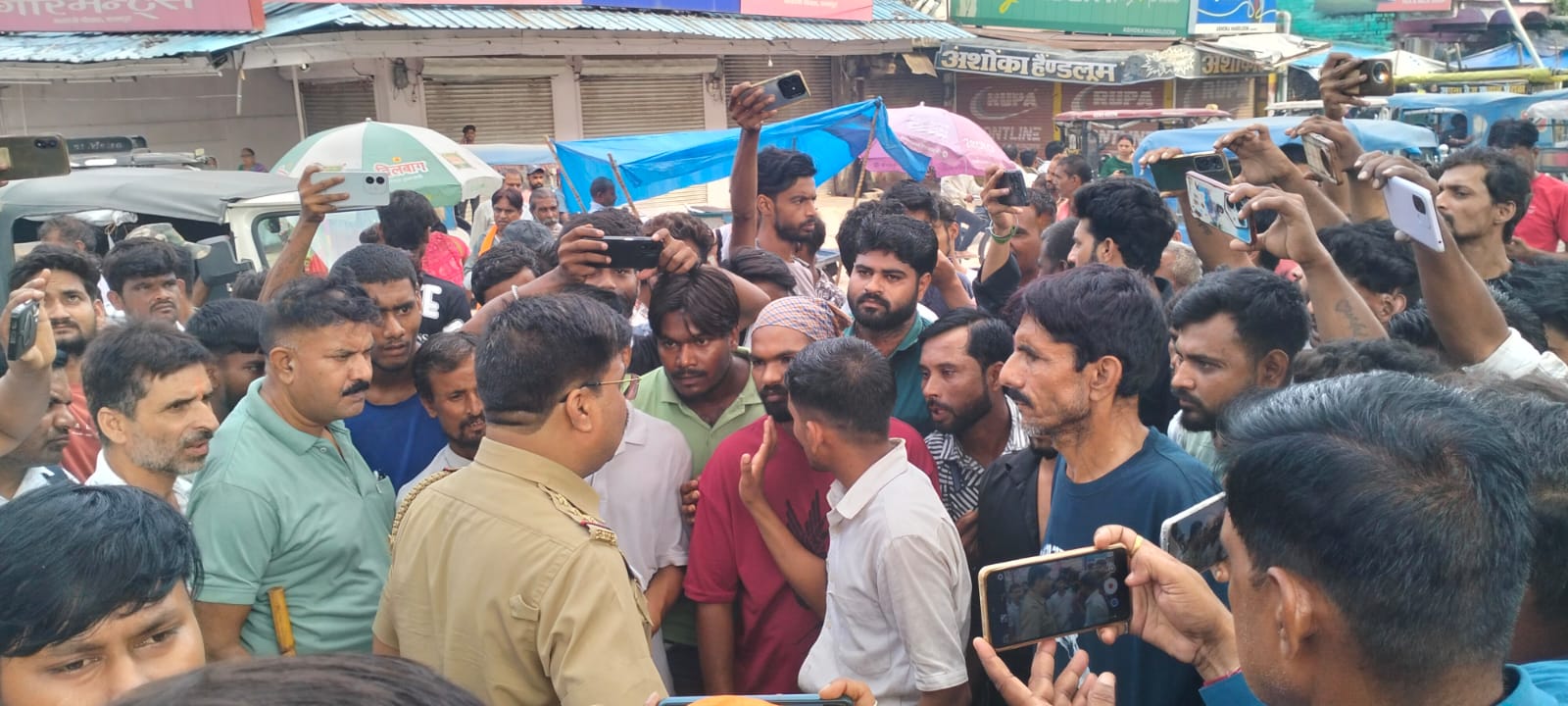 ई-रिक्शा के लिये चौराहों पर बने स्टैंड निर्धारित किये जाएं रूट
