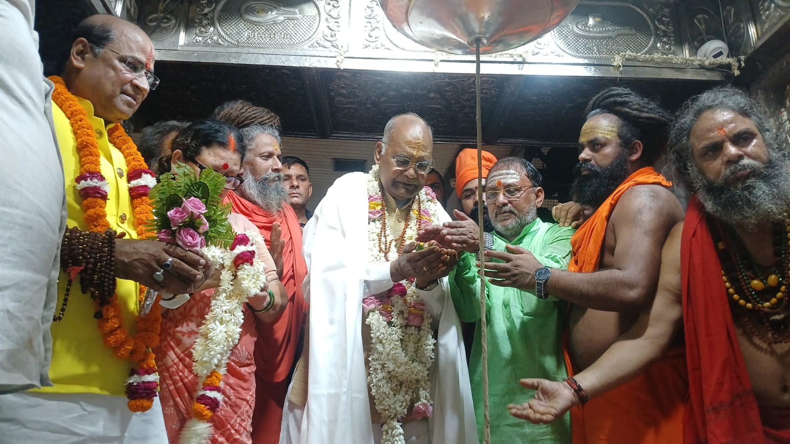 भक्ति में डूबे पूर्व राष्ट्रपति ने आनन्देश्वर धाम में की सर्व कल्याण की कामना