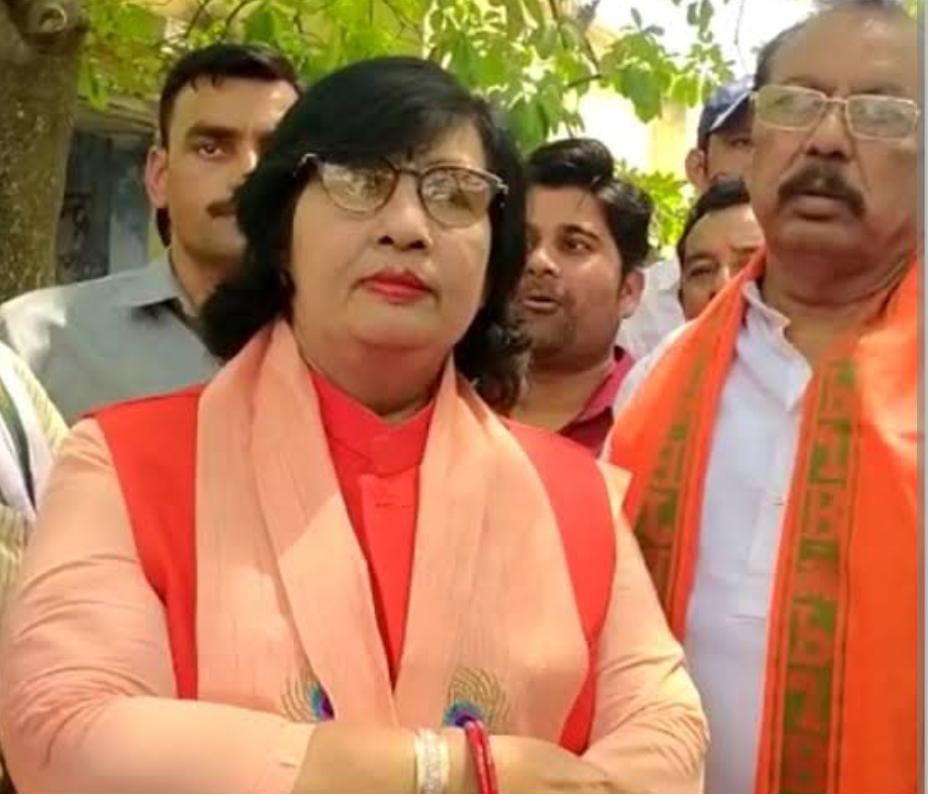 राज्यमंत्री के पूर्व सांसद पति ने अपनी ही सरकार को घेरा