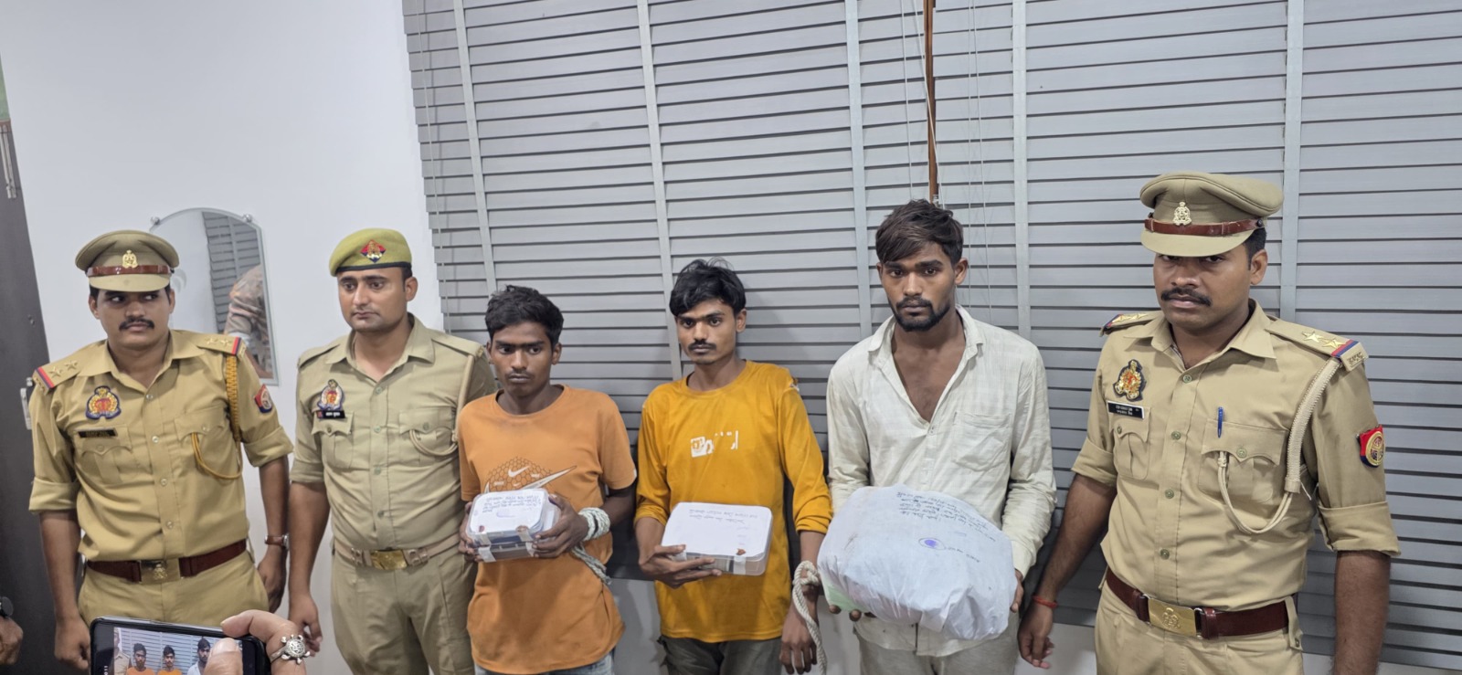 आटो में सवारी बैठाकर लूटने वाले पकड़े गए