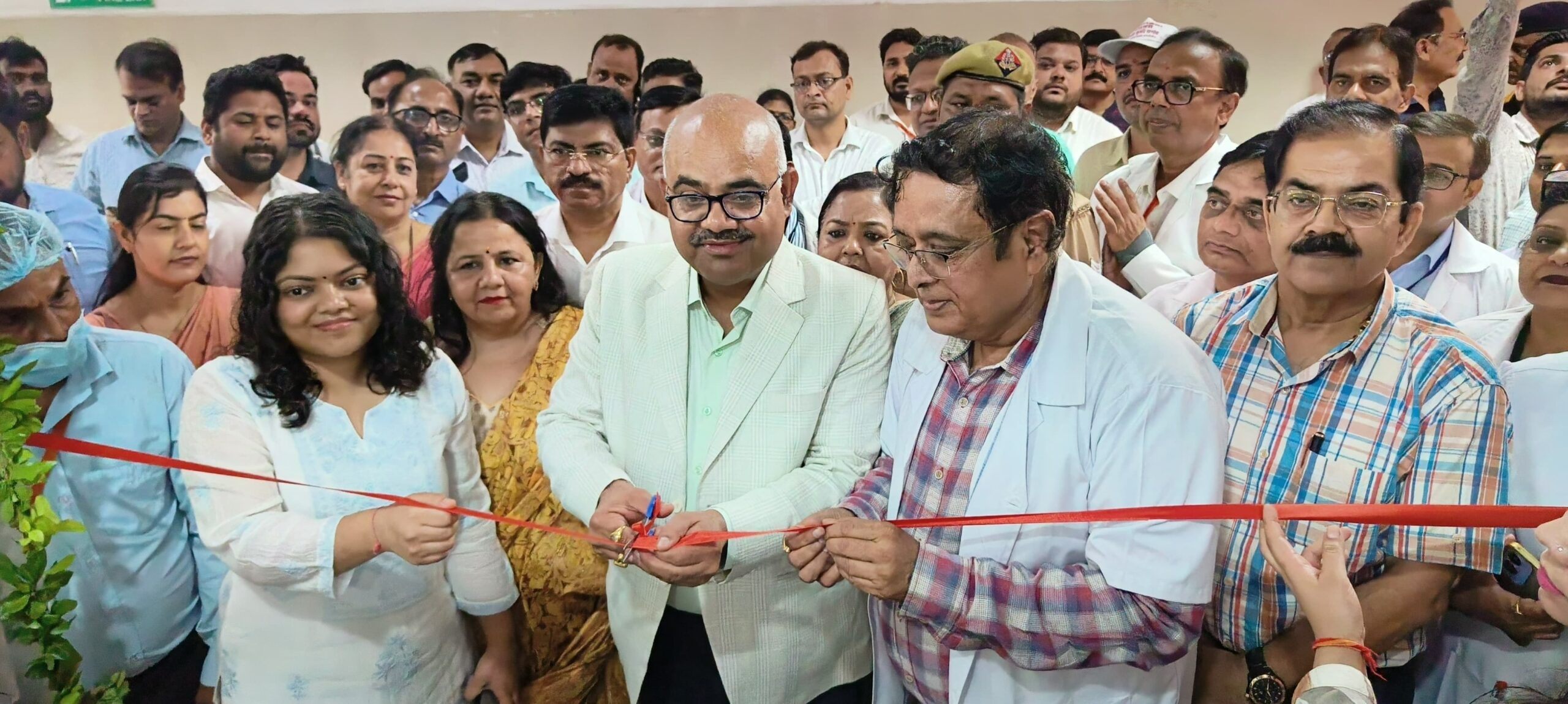 कानपुर के अस्पताल में एक रुपये के पर्चे पर 108 तरह की जांच