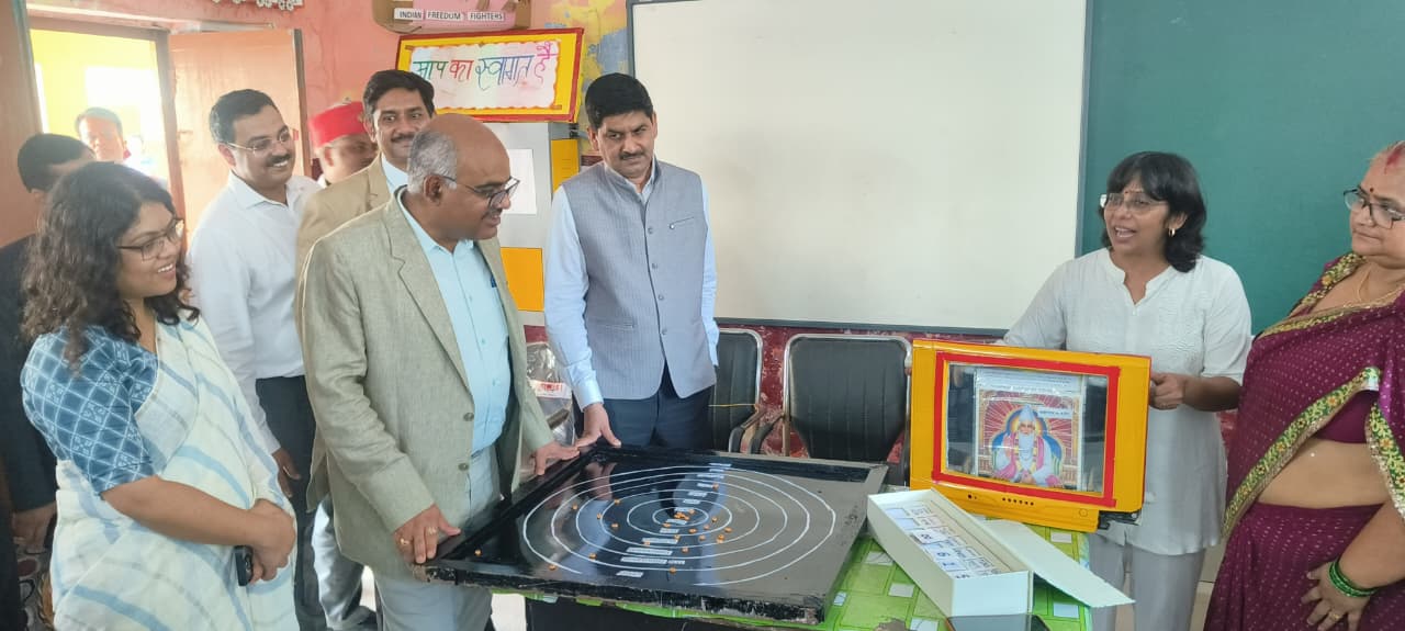 जिला जज के साथ अधिकारियों ने देखी बालिका व बालक गृह की व्यवस्था