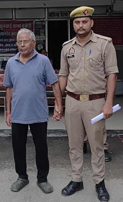 फर्जी मुकदमें कराकर वसूली करने में पूर्व डीजीसी गिरफ्तार
