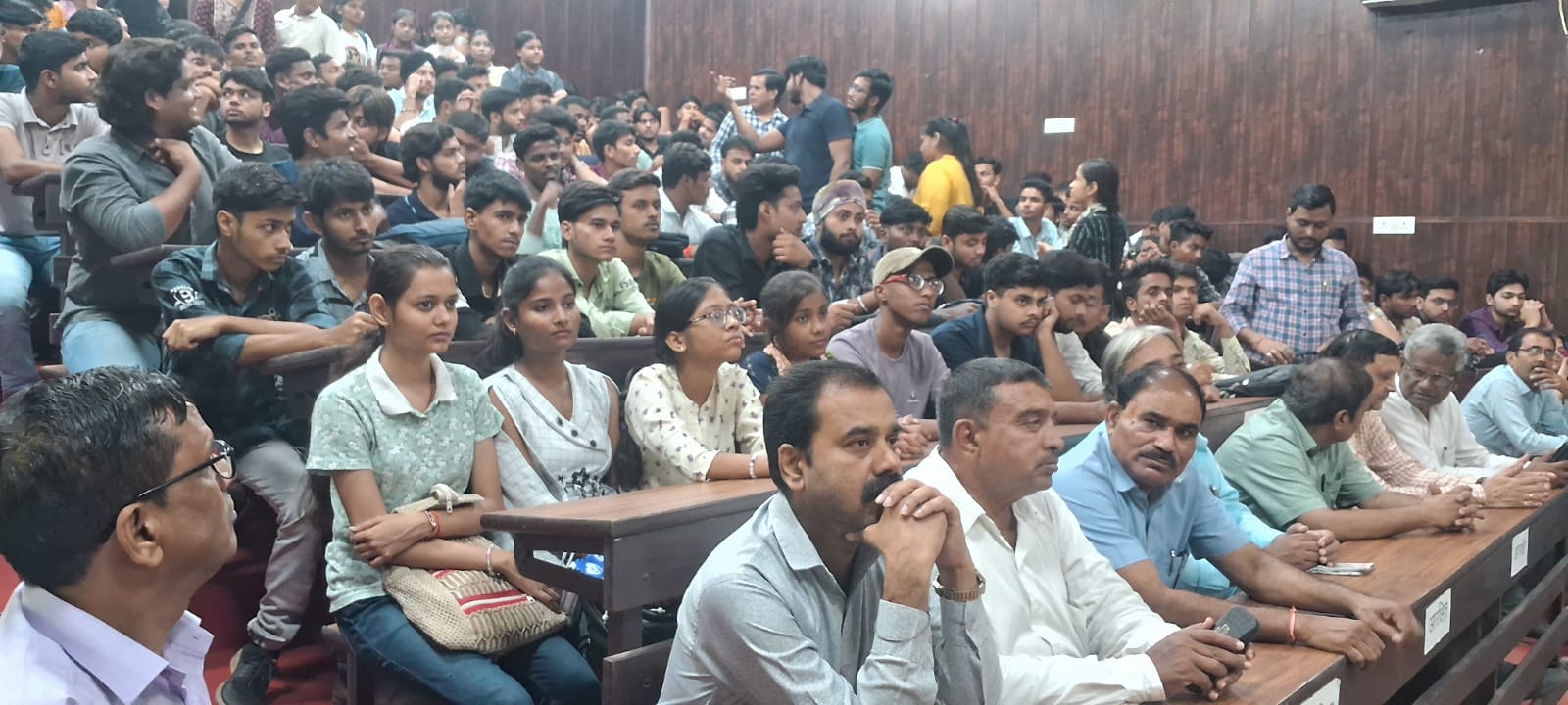 जागृत मानसिकता का विषय है कामर्स