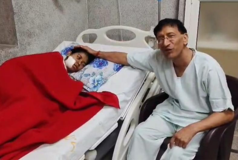 कुत्ते के हमले में घायल वैष्णवी का होगा उच्च स्तरीय उपचार