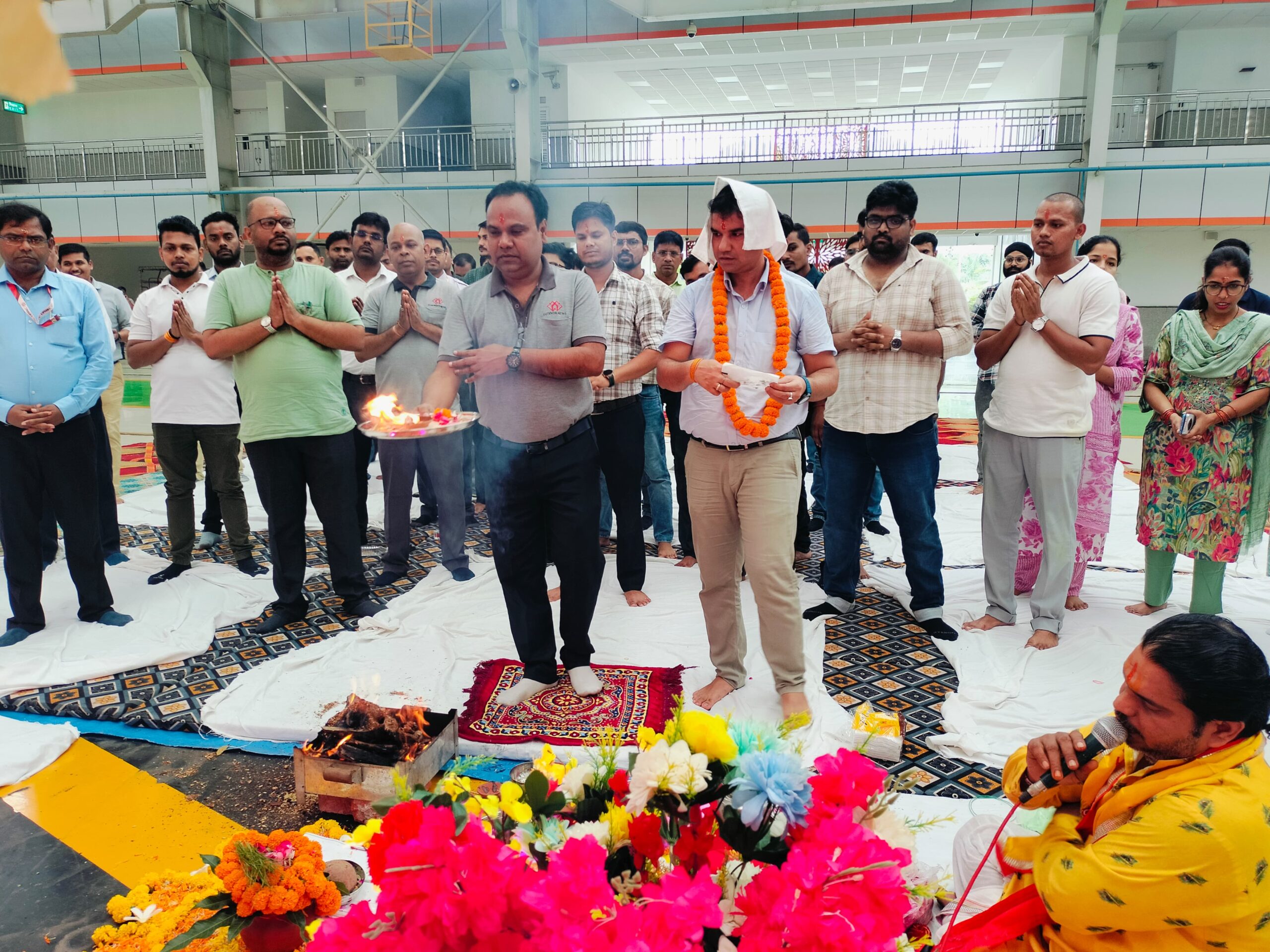 मेट्रो स्टाफ ने भगवान विश्वकर्मा की पूजा कर लिया आशीर्वाद