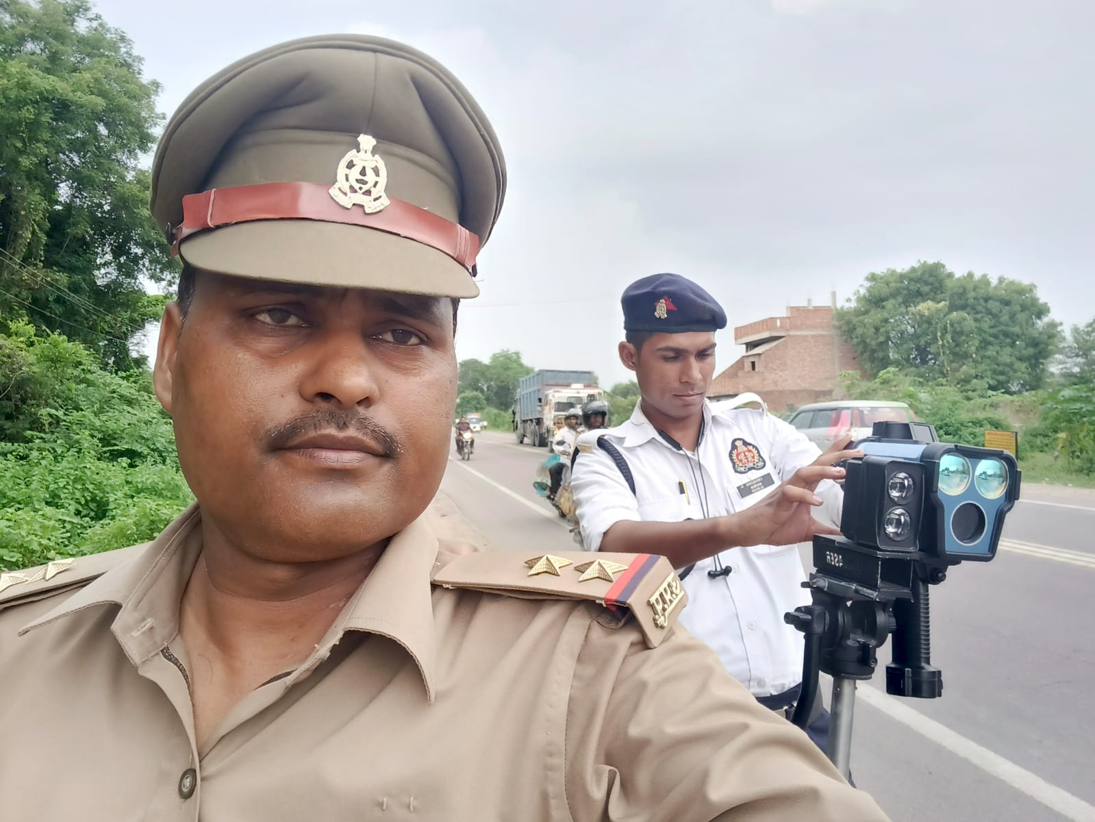 यातायात पुलिस ने दिखाए तेवर तेज रफ्तार वाहन चलाने में 299 का चालान