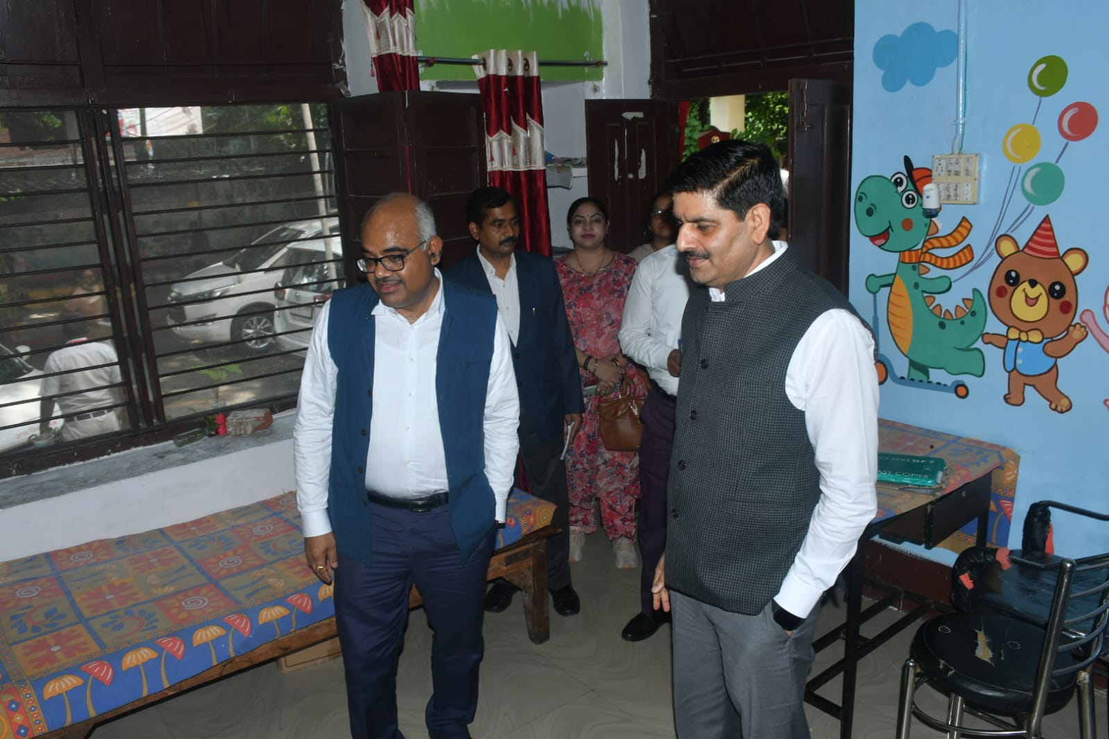 बालिकाओं को पक्की फर्श पर खिलाई जा रही थी कबड्डी,अधिकारी नाराज