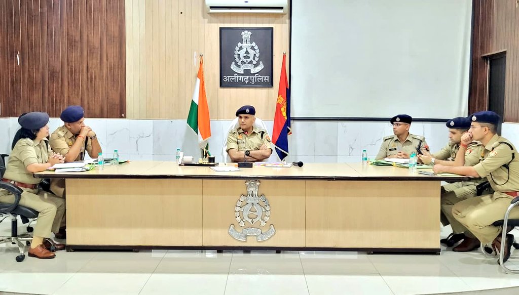 Aligarh  नए एसएसपी ने पहली बैठक में गिनाईं प्राथमिकताएं