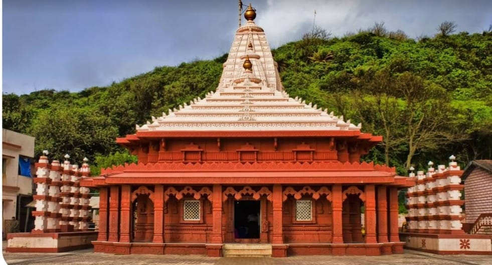 महाराष्ट्र के इस मंदिर में स्वयं प्रकट हुए थे गणेश जी