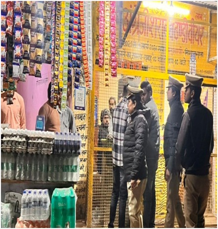 Aligarhः  एसएसपी के तेवर से कांपे शराबियों के हांथ