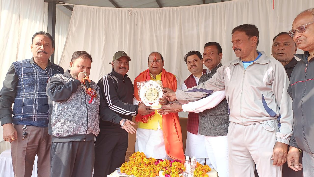 Kanpur वॉलीबॉल प्रतियोगिता में खिलाड़ियों ने दिखाया दम, विधायक ने बढ़ाया उत्साह