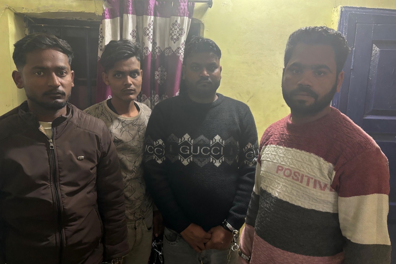 Police attack: साल का पहला सोमवार पुलिस ने किया लुटेरों पर प्रहार