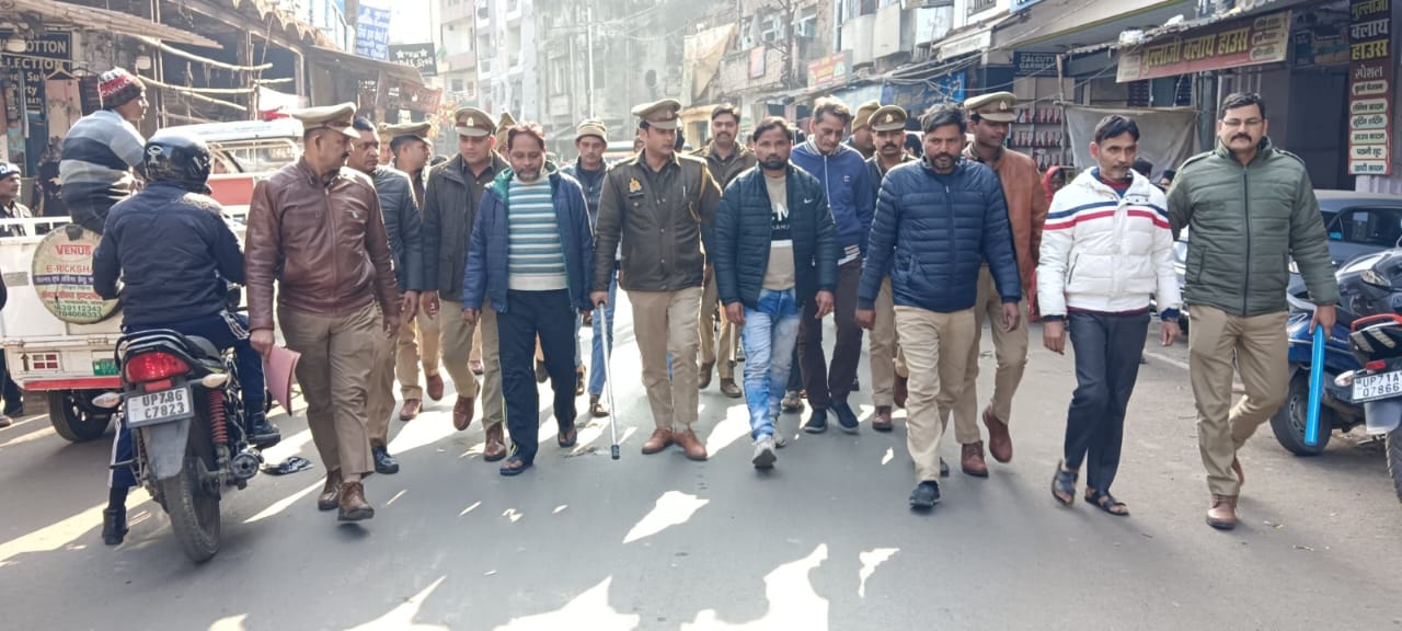 Police: चप्पल कारखाने की आड़ में चलाया जा रहा था जुआड़खाना