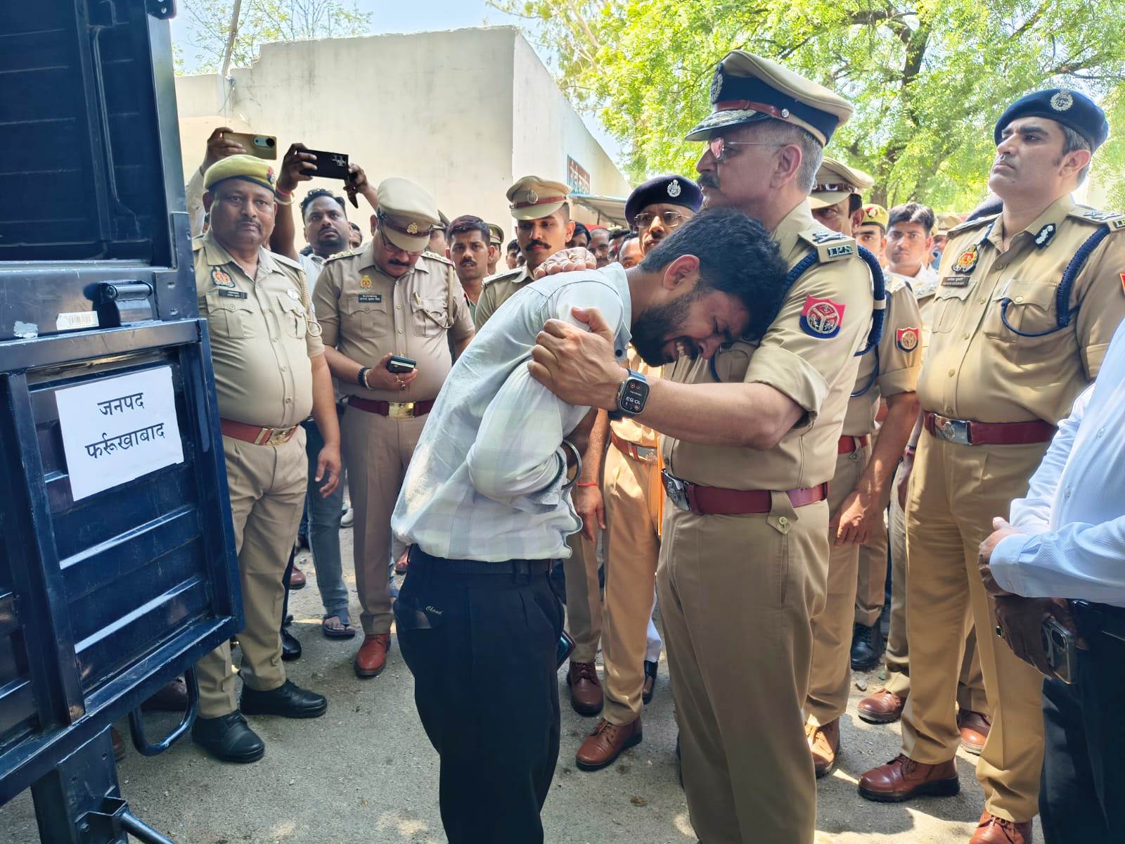 पुलिस महानिदेशक ने परिजनों को ढांढस बंधाया