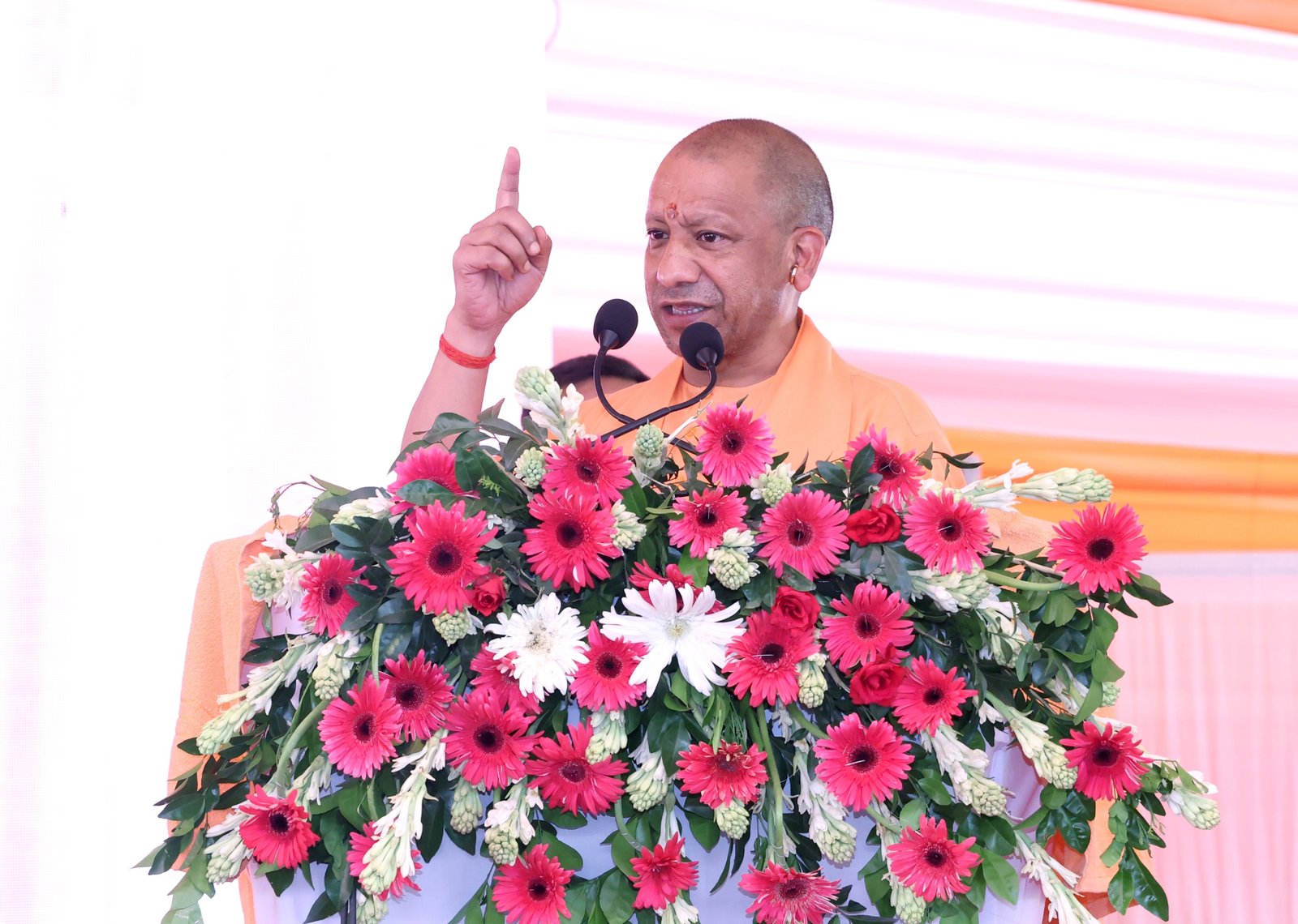 किसी ने उत्सव के रंग में भंग डाला तो वर्तमान के साथ भविष्य भी स्वाहा हो जाएगा: मुख्यमंत्री