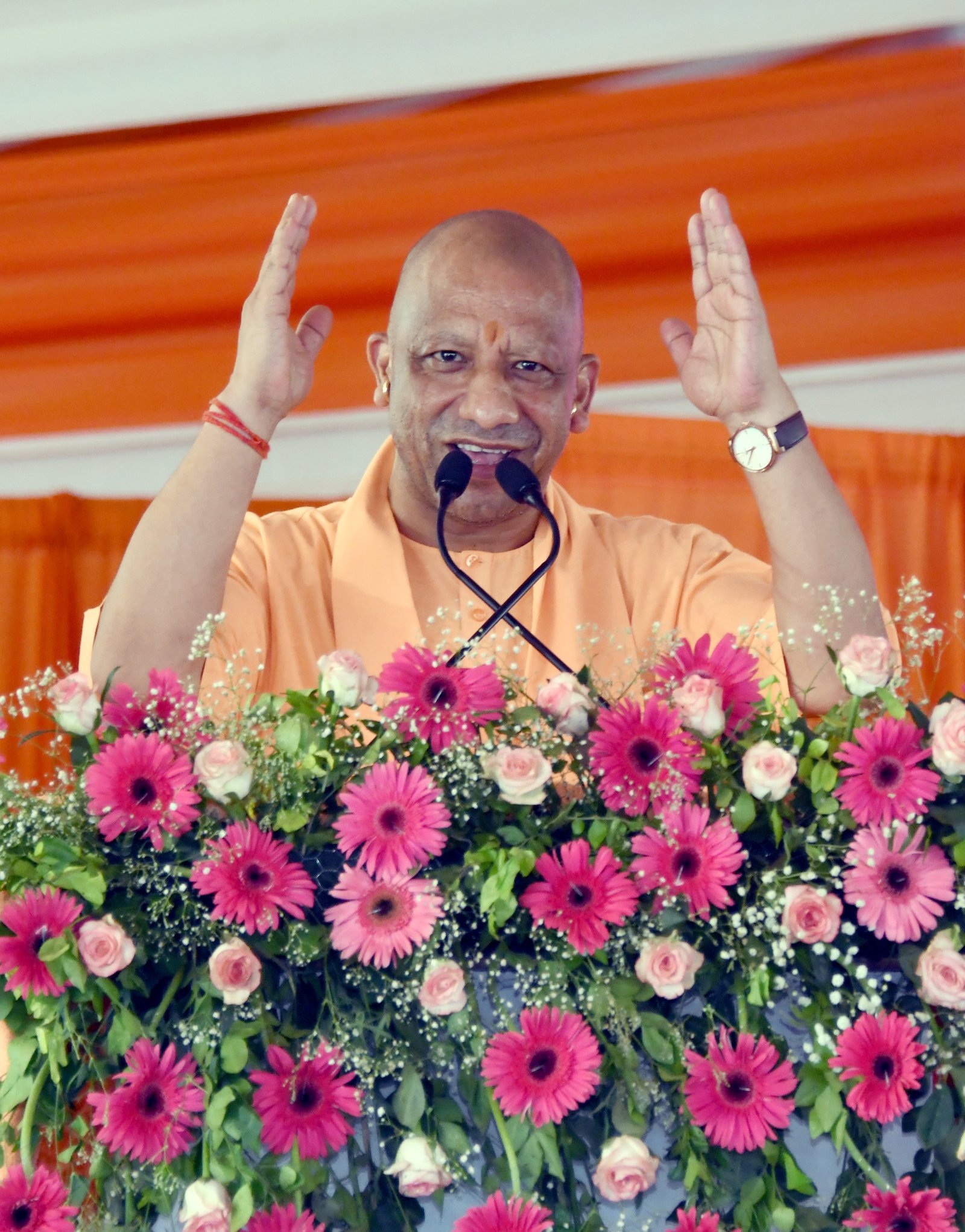 उत्सव में उपद्रव करने वाला सात पीढ़ियों तक भुगतेगा: सीएम योगी