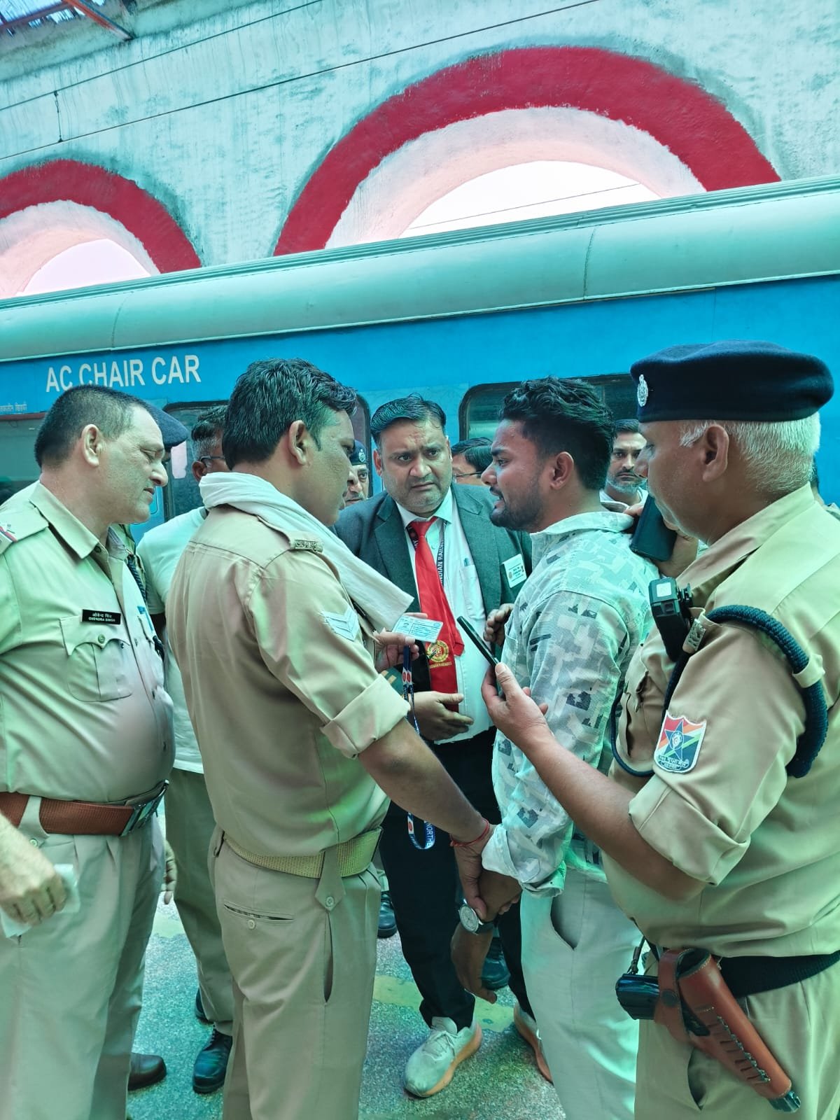 आरपीएफ ने शताब्दी एक्सप्रेस में पकड़ा फर्जी टीटी