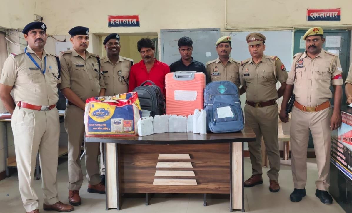 कानपुर सेन्ट्रल स्टेशन पर पकड़ी गई 2 लाख की अवैध शराब