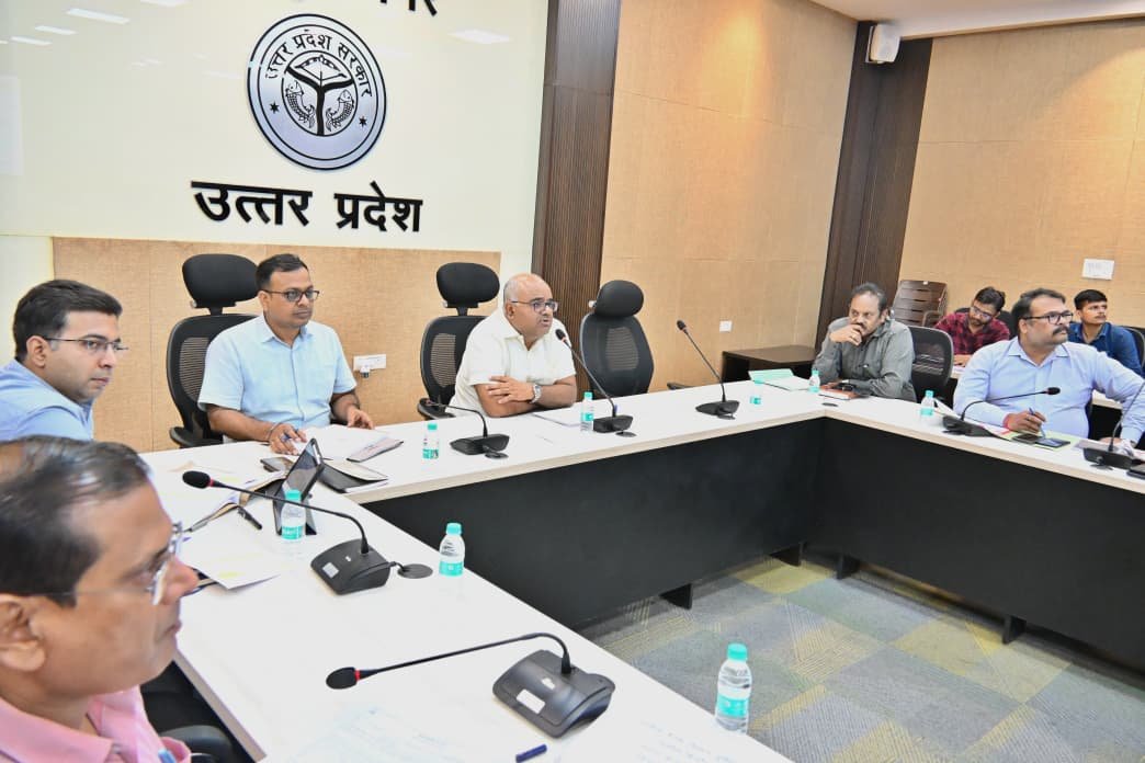 जिला आबकारी अधिकारी सहित पांच अधिकारियों को प्रतिकूल प्रविष्टि