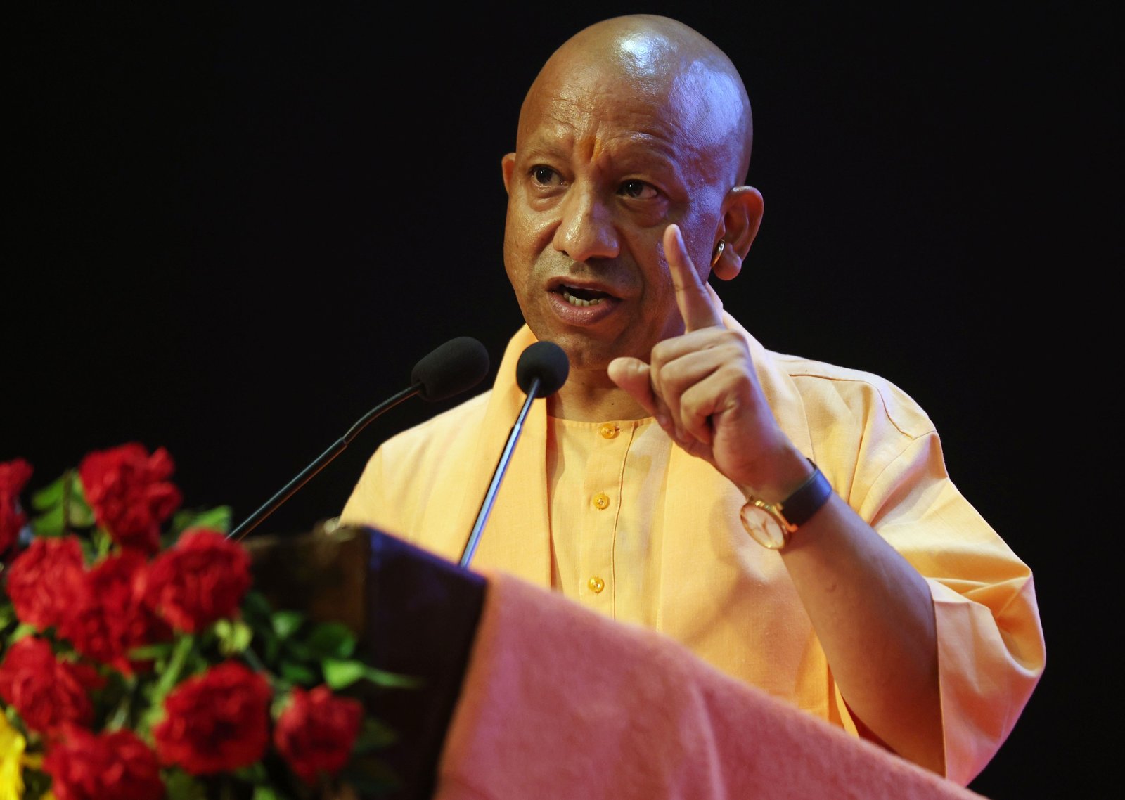 जलभराव पर योगी गंभीर, अधिकारियों के पेंच कसे