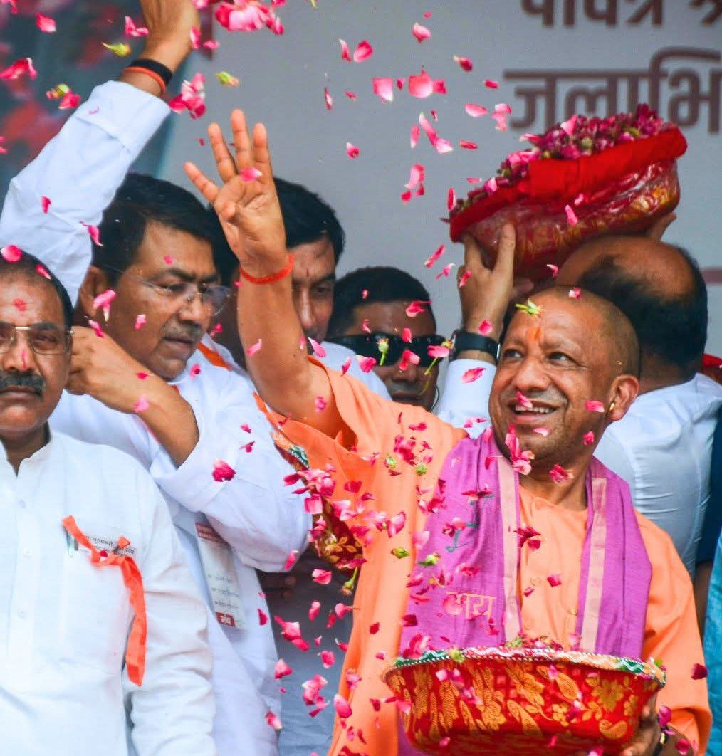 रक्षाबंधन पर माताओं, बेटियों और बहनों को दिया फ्री बस यात्रा का तोहफा