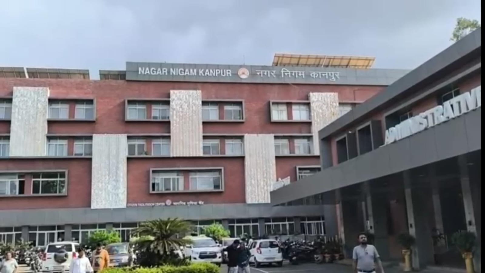 जर्जर मकानों में गिरने लगा बारिश का कहर, दो घर गिरे