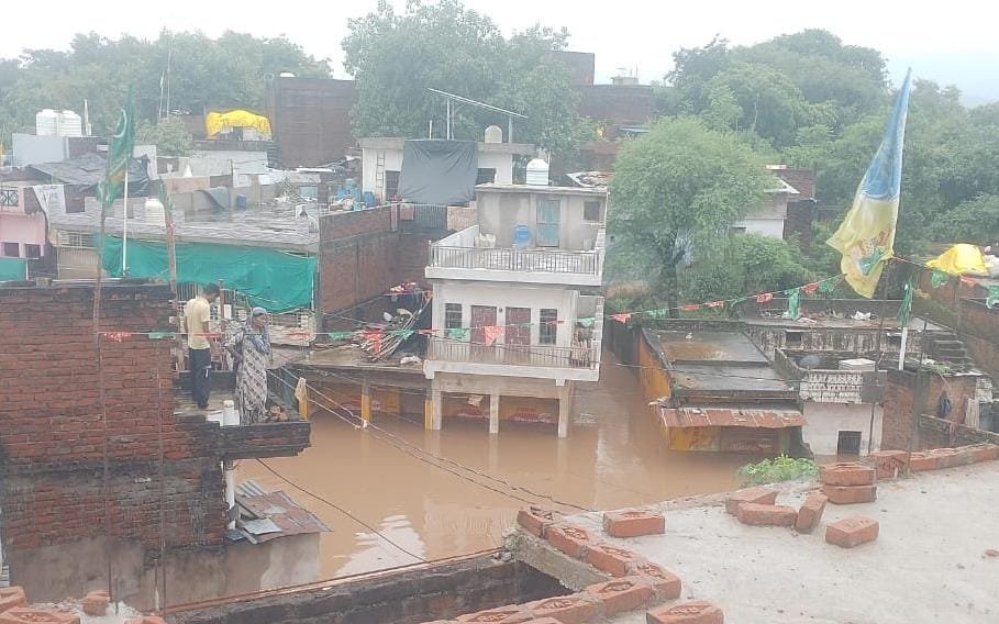 फिर उफनाई मंदाकिनी,चित्रकूट-मानिकपुर में बाढ़ का खतरा बरकरार