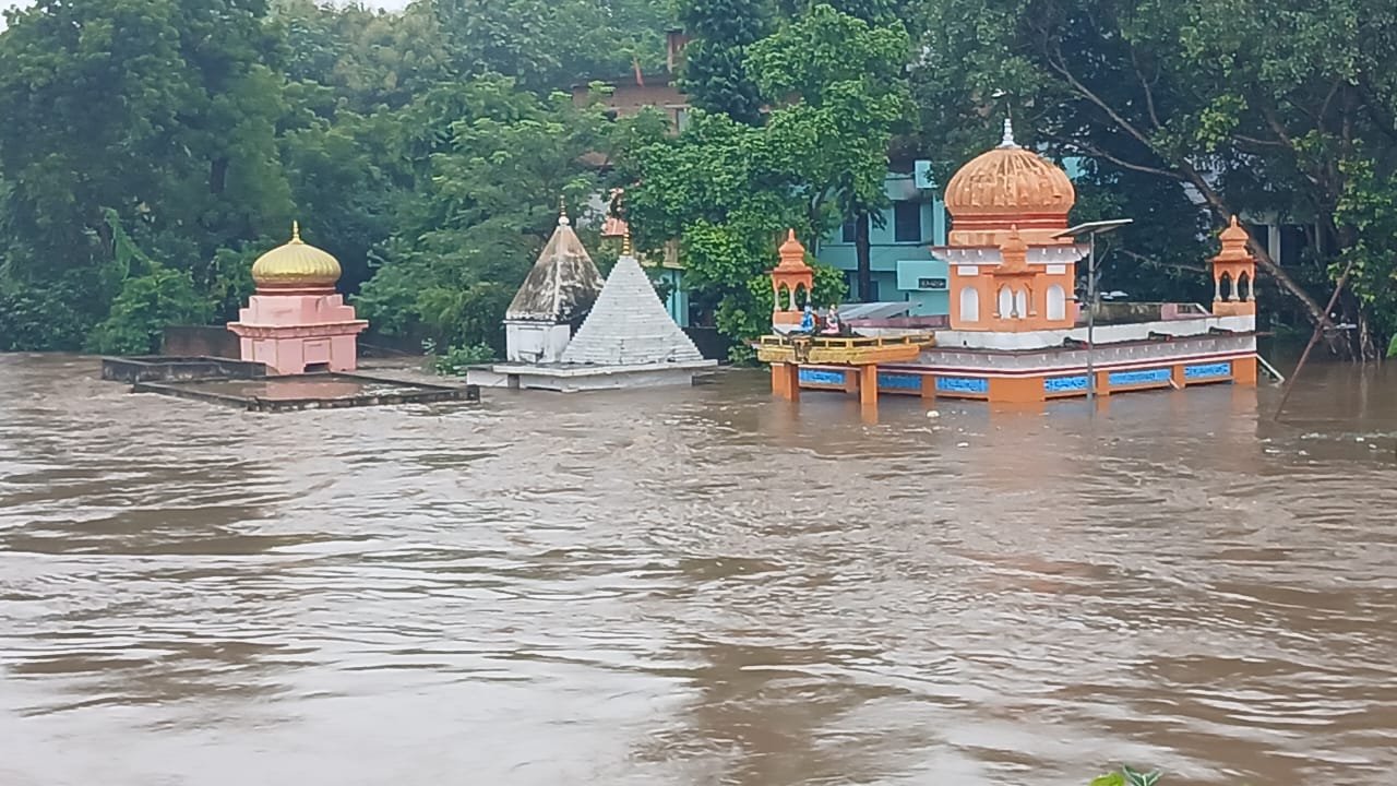 बरदहा नदी का भी जलस्तर बढ़ा, जनजीवन प्रभावित