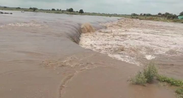 परेशान कर रही है पाठा क्षेत्र में रुक-रुक कर होने वाली बारिश