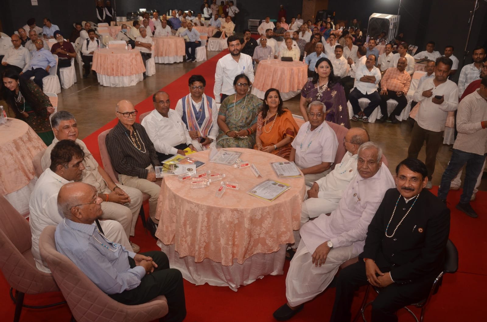 पुराने यादें ताजा हुईं तो कोई खिलखिलाया कोई भावुक हुआ